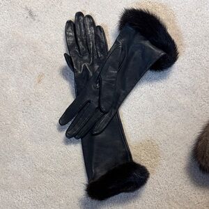 Elegant Black Leather Gloves with mink trim